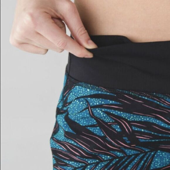 𝅺LULULEMON Speed Shorts-Tofino Lace Palm - Picture 4 of 10